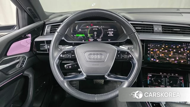 Audi e-Tron 2021 Белый из Кореи, фото 4
