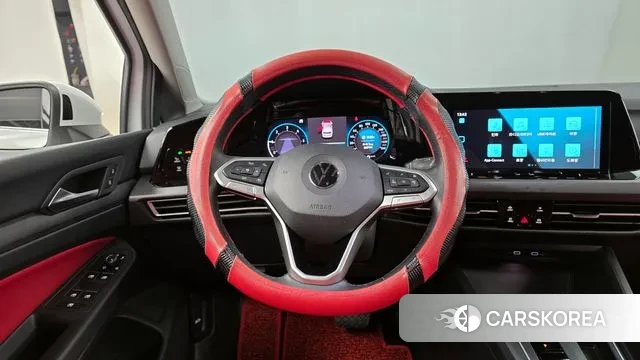 Volkswagen Golf 8th Generation 2022 Белый из Кореи, фото 4