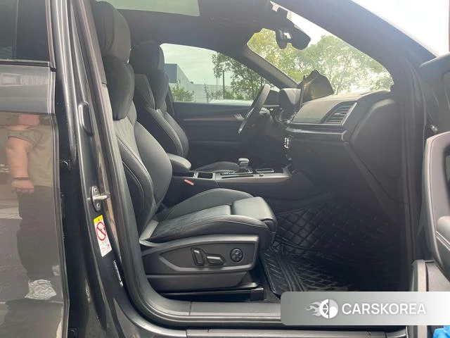 Audi Q5L 2023 Темно-серый из Китая, фото 4