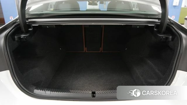 BMW 5 Series (G60) 2025 Белый из Кореи, фото 4
