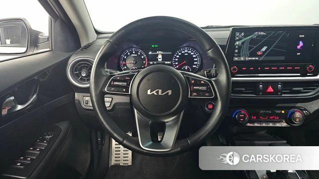 Kia The New K3 2nd generation 2023 Белый из Кореи, фото 4
