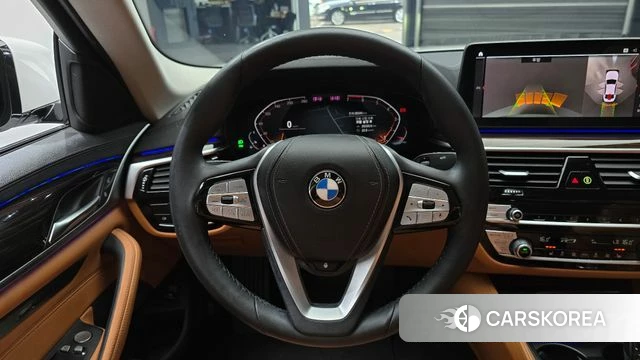 BMW 5 Series (G30) 2023 Белый из Кореи, фото 4