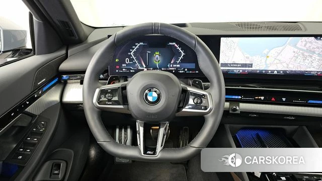 BMW 5 Series (G60) 2024 Серебристо-серый из Кореи, фото 4