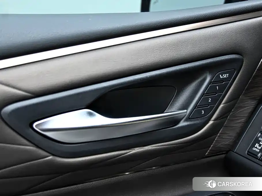 Toyota Vellfire 2023 Черный из Китая, фото 4