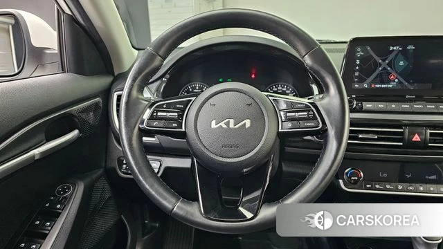 Kia Seltos 2022 Белый из Кореи, фото 4
