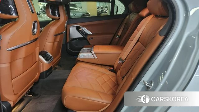 BMW 7 Series (G70) 2025 Небесно-голубой из Кореи, фото 4