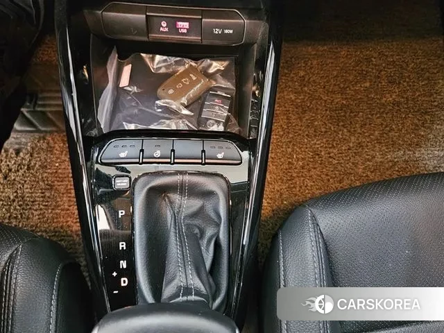 Kia Stonic 2018 Белый из Кореи, фото 4