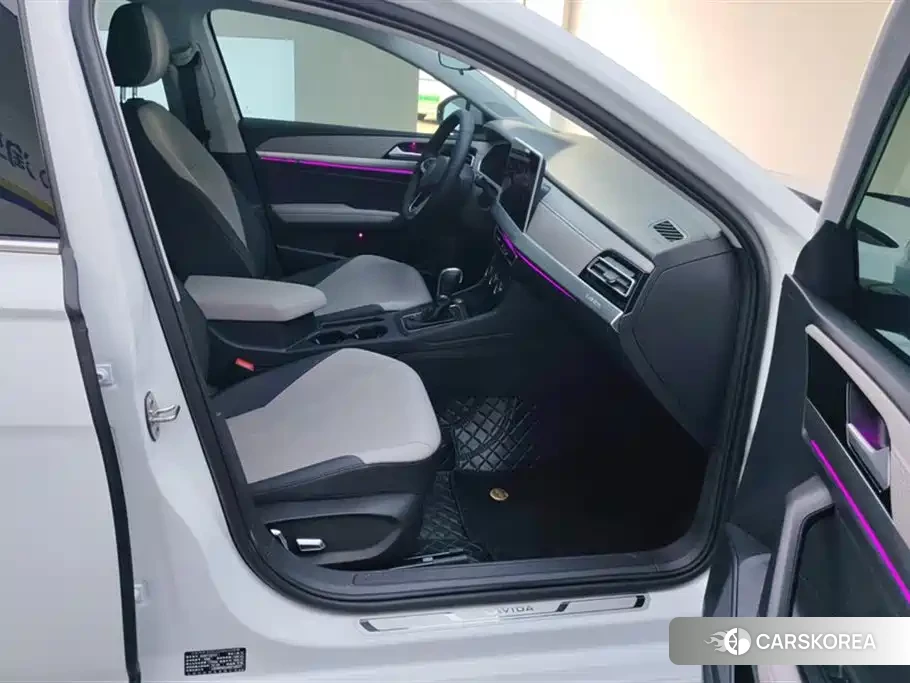 Volkswagen Lavida 2022 Белый из Китая, фото 4