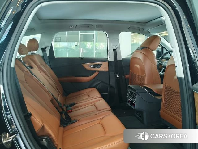 Audi Q7 2025 Черный из Китая, фото 4