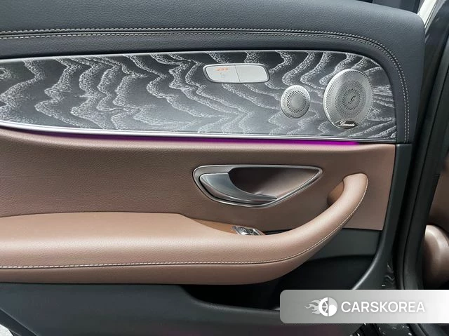 Mercedes-Benz E-Class W213 2023 Серый из Кореи, фото 4