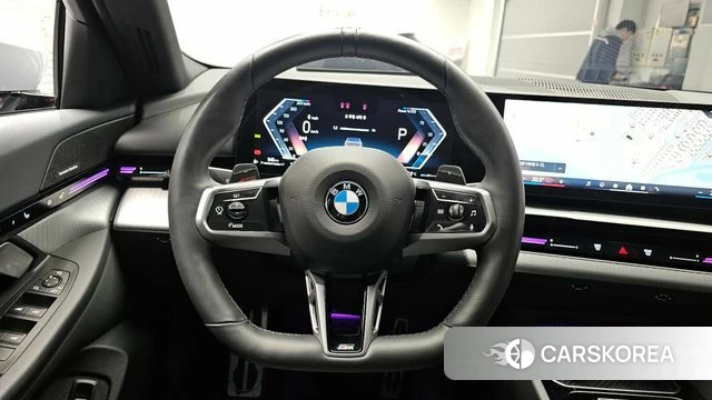 BMW 5 Series (G60) 2024 Серебристо-серый из Кореи, фото 4