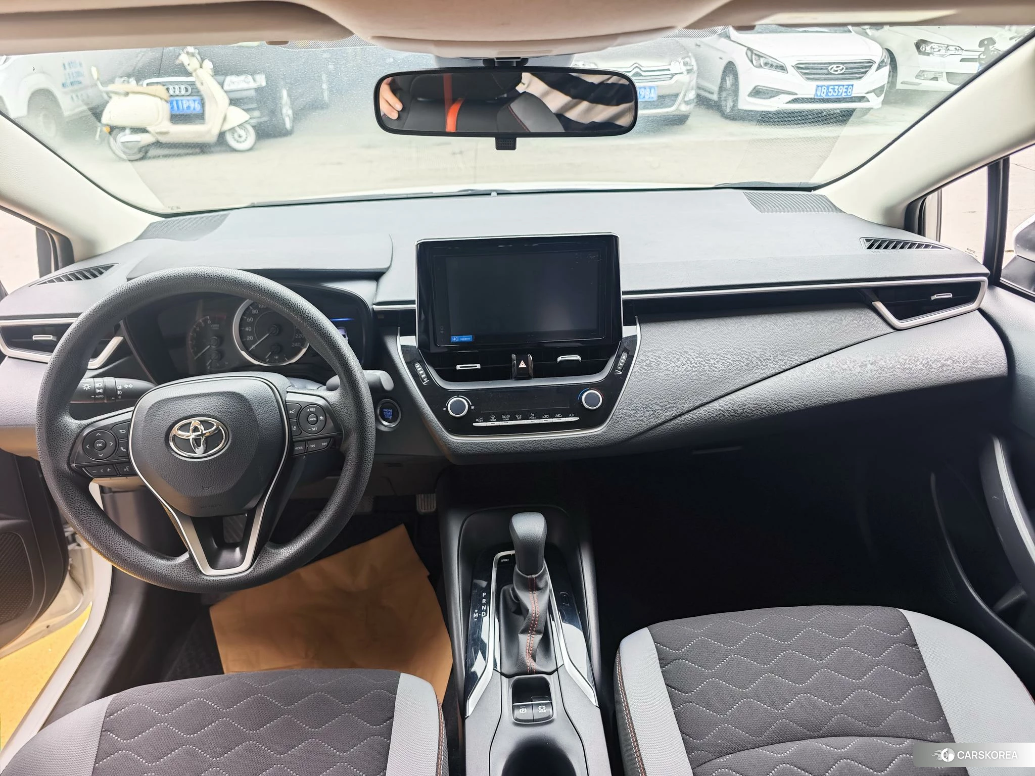 Toyota Corolla 2019 Белый из Китая, фото 4