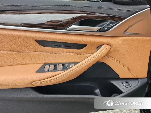 BMW 5 Series (G30) 2021 Черный из Кореи, фото 4