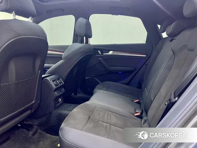 Audi Q5L Sportback 2025 Темно-серый из Китая, фото 4