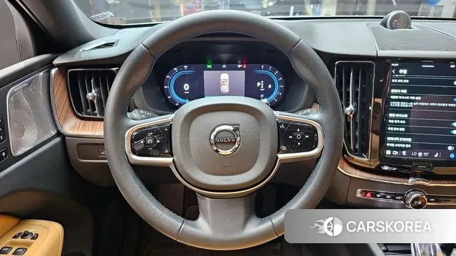 Volvo XC60 second Generation 2023 Серебристо-серый из Кореи, фото 4