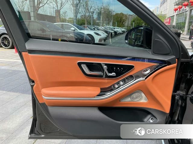 Mercedes-Benz S-class 2023 Черный из Китая, фото 4