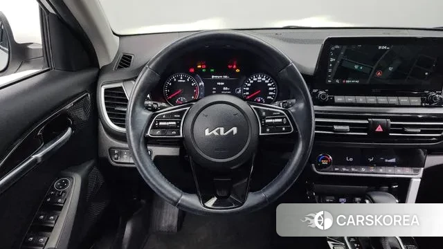 Kia Seltos 2022 Белый из Кореи, фото 4