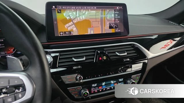 BMW 5 Series (G30) 2022 Серебристо-серый из Кореи, фото 4