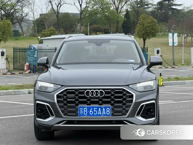 Audi Q5L 2022 Темно-серый из Китая, фото 4