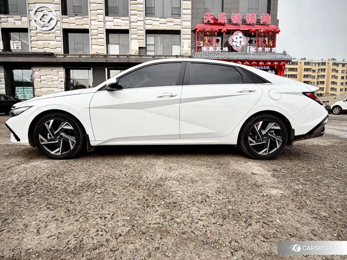 Hyundai Elantra 2023 Белый из Китая, фото 4