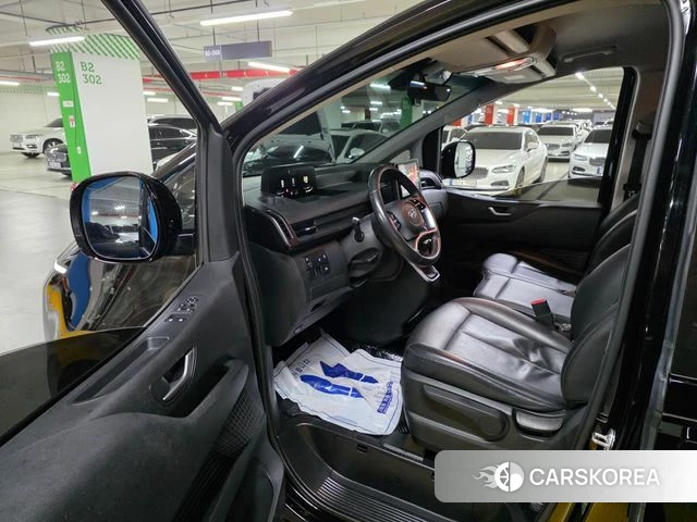 Hyundai Staria 2023 Черный из Кореи, фото 4