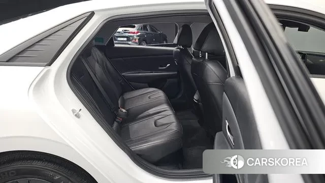 Hyundai Avante Hybrid (CN7) 2023 Белый из Кореи, фото 4