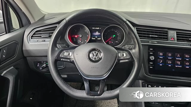 Volkswagen Tiguan second Generation 2020 Серебряный из Кореи, фото 4