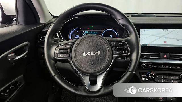 Kia Niro Plus 2023 Белый из Кореи, фото 4
