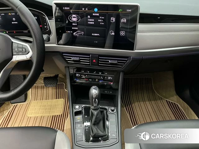 Volkswagen Bora 2024 Белый из Китая, фото 4