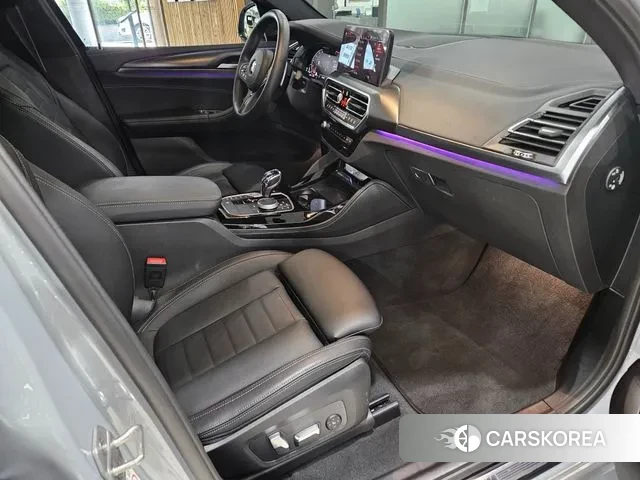 BMW X4 (G02) 2023 Светло-серебряный цвет из Кореи, фото 4