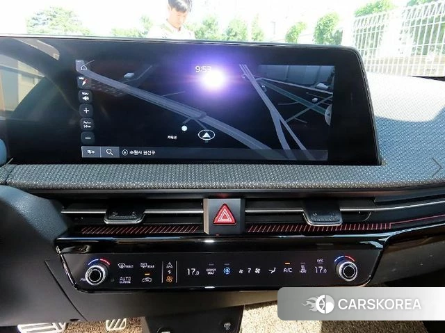 Kia EV6 2021 Серебристо-серый из Кореи, фото 4