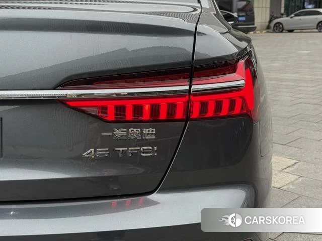 Audi A6L 2020 Темно-серый из Китая, фото 4