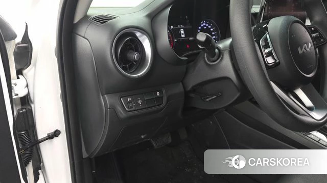 Kia The New K3 2nd generation 2023 Белый из Кореи, фото 4