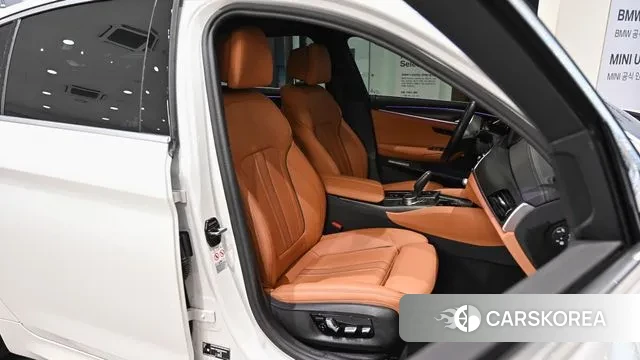 BMW 5 Series (G30) 2023 Белый из Кореи, фото 4