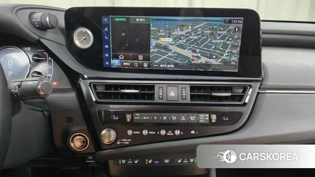 Lexus ES300h 7th generation 2025 Белый из Кореи, фото 4