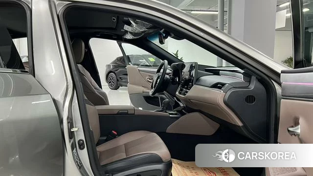 Lexus ES 2026 Серебристо-серый из Китая, фото 4