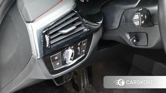 BMW 5 Series (G30) 2019 Белый из Кореи, фото 4