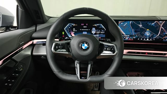 BMW 5 Series (G60) 2025 Серебристо-серый из Кореи, фото 4