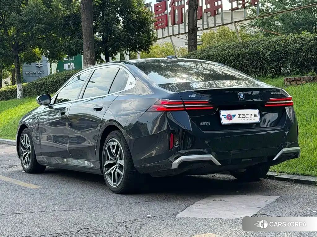 BMW i5 2024 Черный из Китая, фото 4