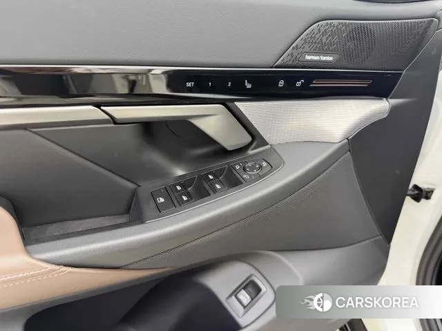 BMW 5 Series (G60) 2024 Белый из Кореи, фото 4