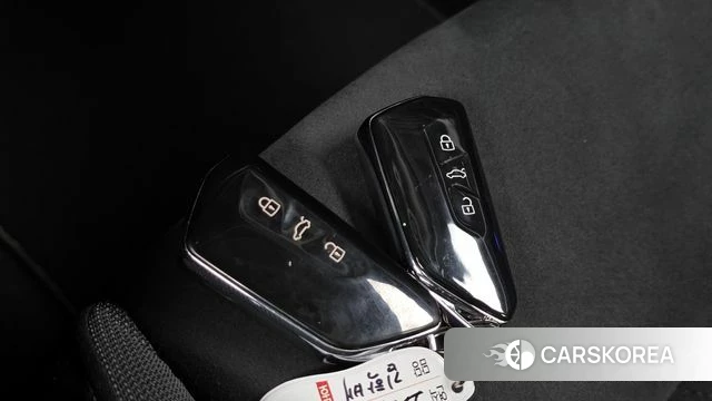Volkswagen Golf 8th Generation 2022 Белый из Кореи, фото 4