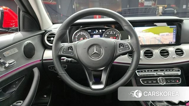 Mercedes-Benz E-Class W213 2018 Красный из Кореи, фото 4