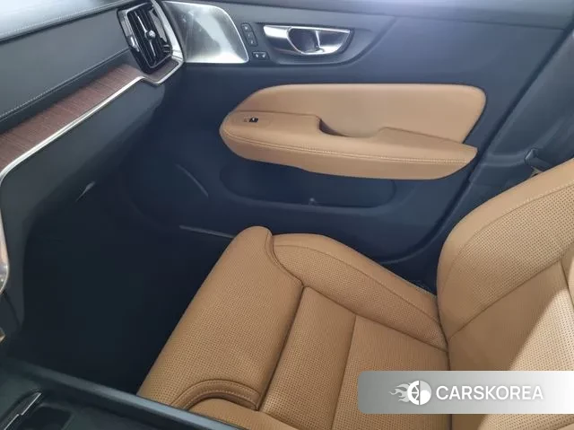 Volvo V60 Cross-Country 2nd Generation 2025 Белый из Кореи, фото 4