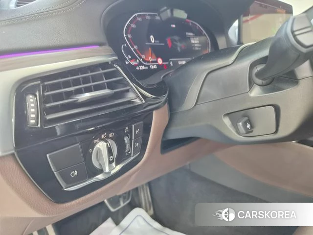 BMW 5 Series (G30) 2021 Белый из Кореи, фото 4
