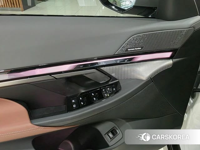BMW 5 Series (G60) 2025 Белый из Кореи, фото 4