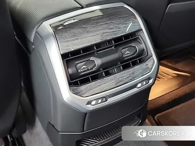 BMW 7 Series (G70) 2024 Серебряный двухцветный из Кореи, фото 4