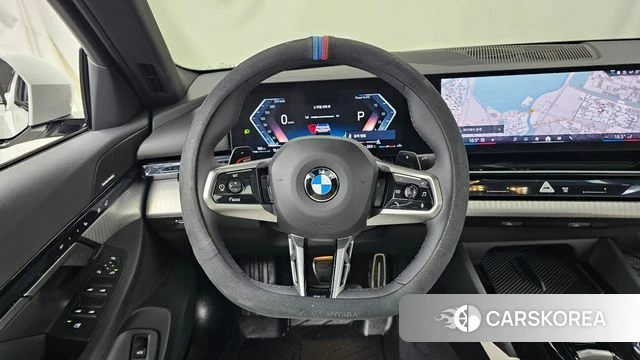 BMW 5 Series (G60) 2025 Белый из Кореи, фото 4