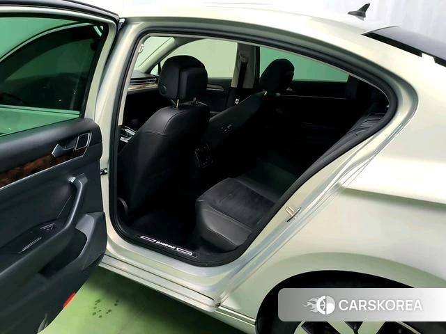Volkswagen Magotan 2018 Желтый из Китая, фото 4