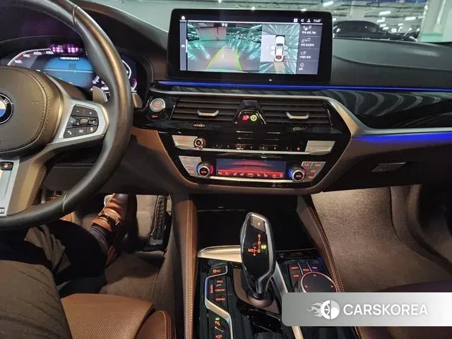 BMW 5 Series (G30) 2023 Белый из Кореи, фото 4