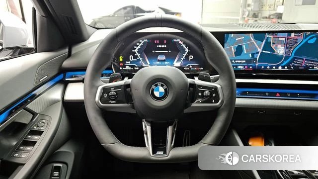 BMW 5 Series (G60) 2025 Серебристо-серый из Кореи, фото 4